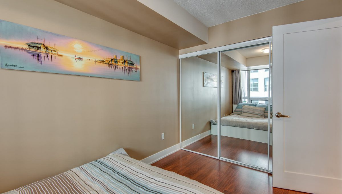 1009-20 Blue Jays Way - Bedroom