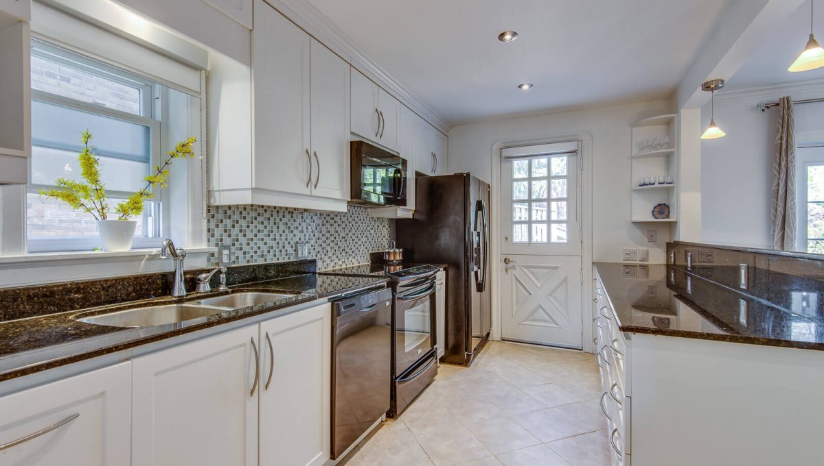 16 McRae Dr - Kitchen