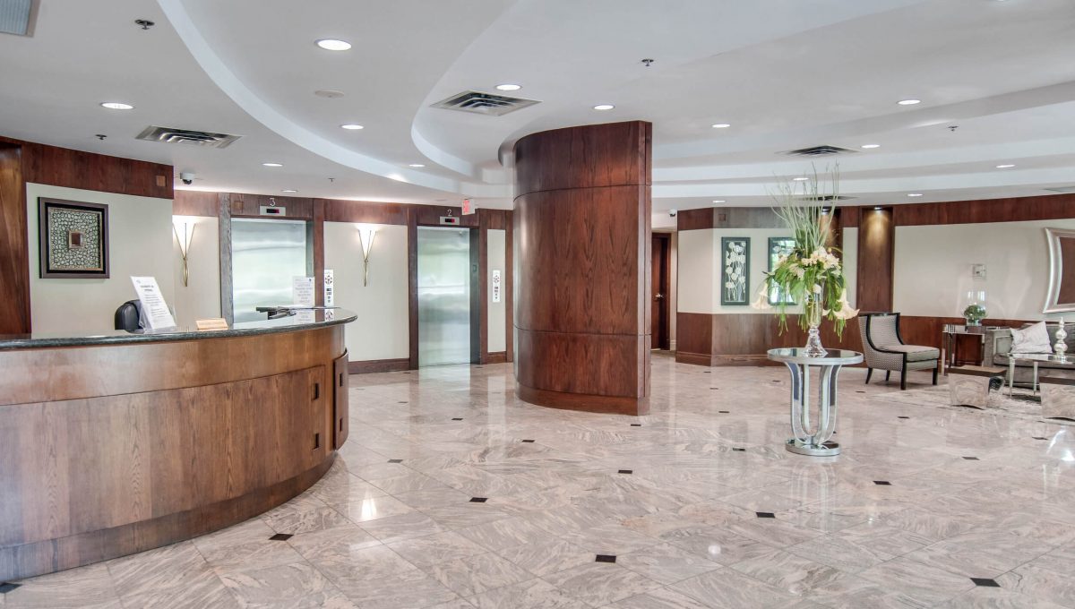 39 Oneida Cres - Foyer