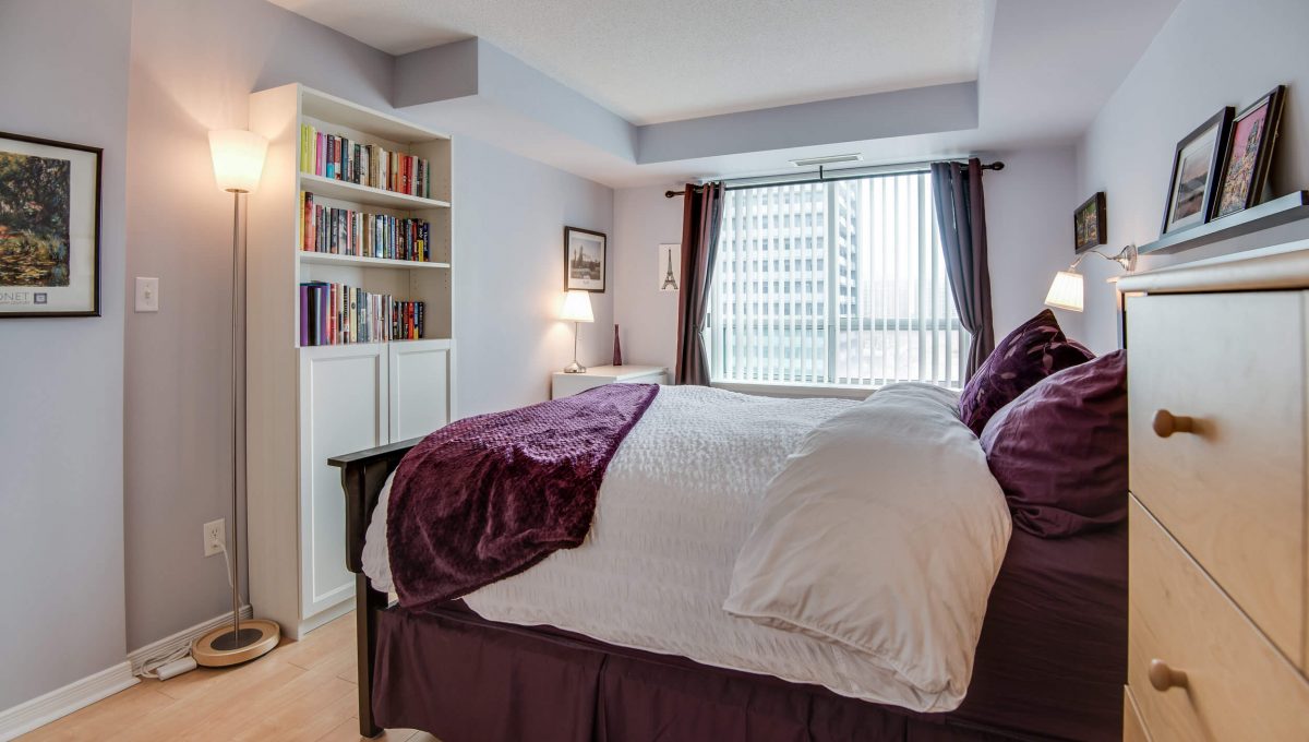 707-39 Oneida Cres - Bedroom