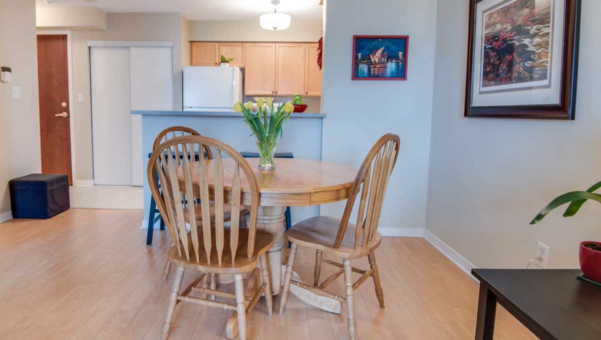 707-39 Oneida Cres - Dining room