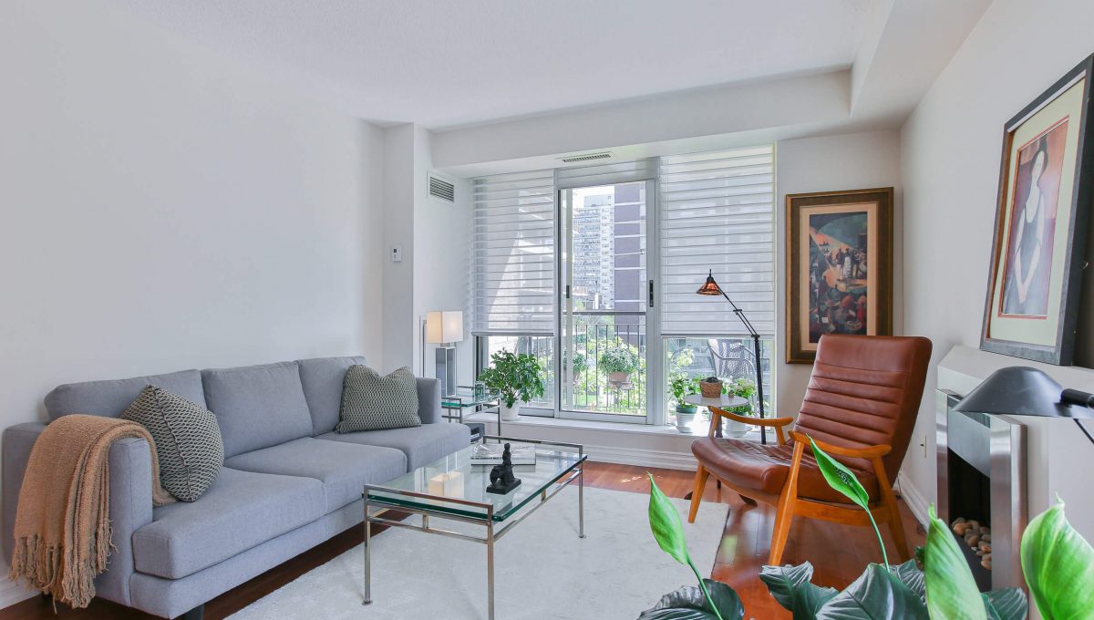 409-188 Redpath Avenue - Living Room