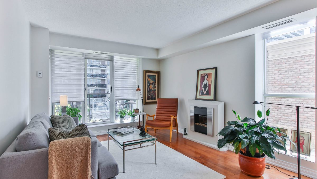 409-188 Redpath Avenue - Living Room