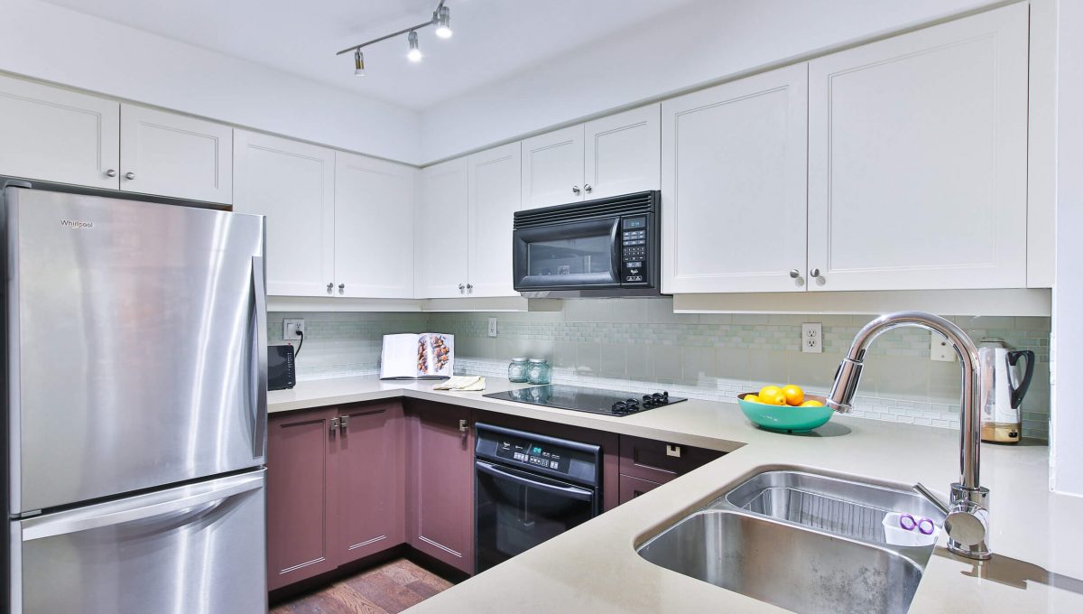 504-188 Redpath Avenue - Kitchen