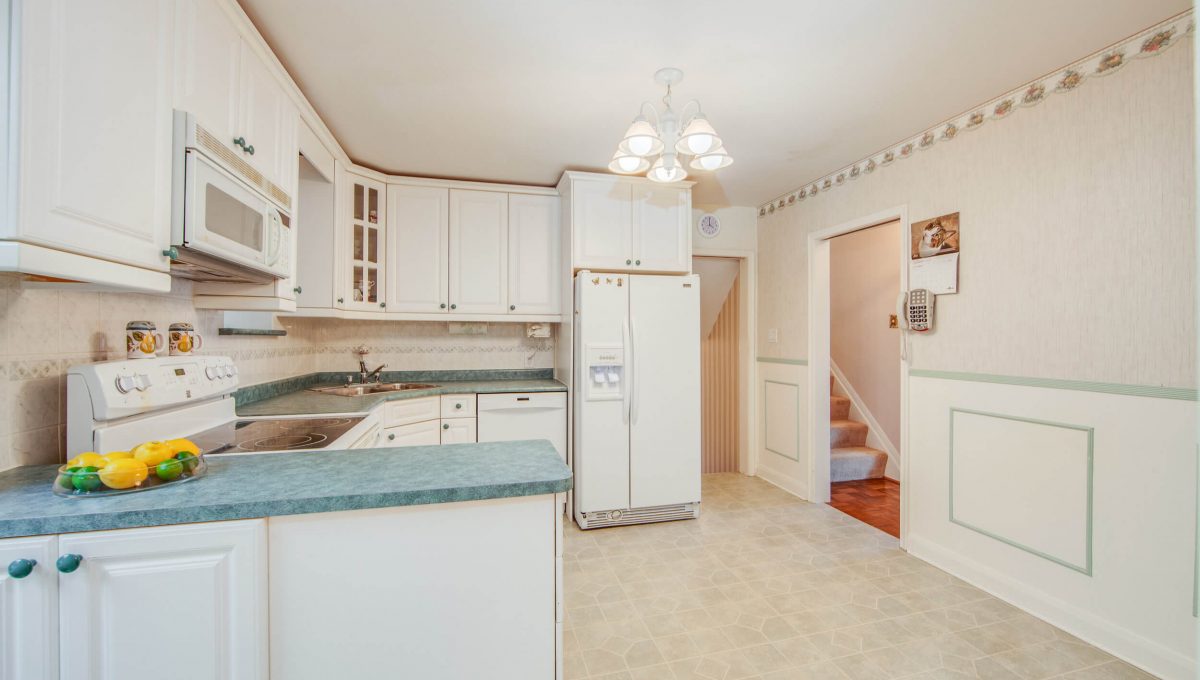 152 Newton Dr - Kitchen