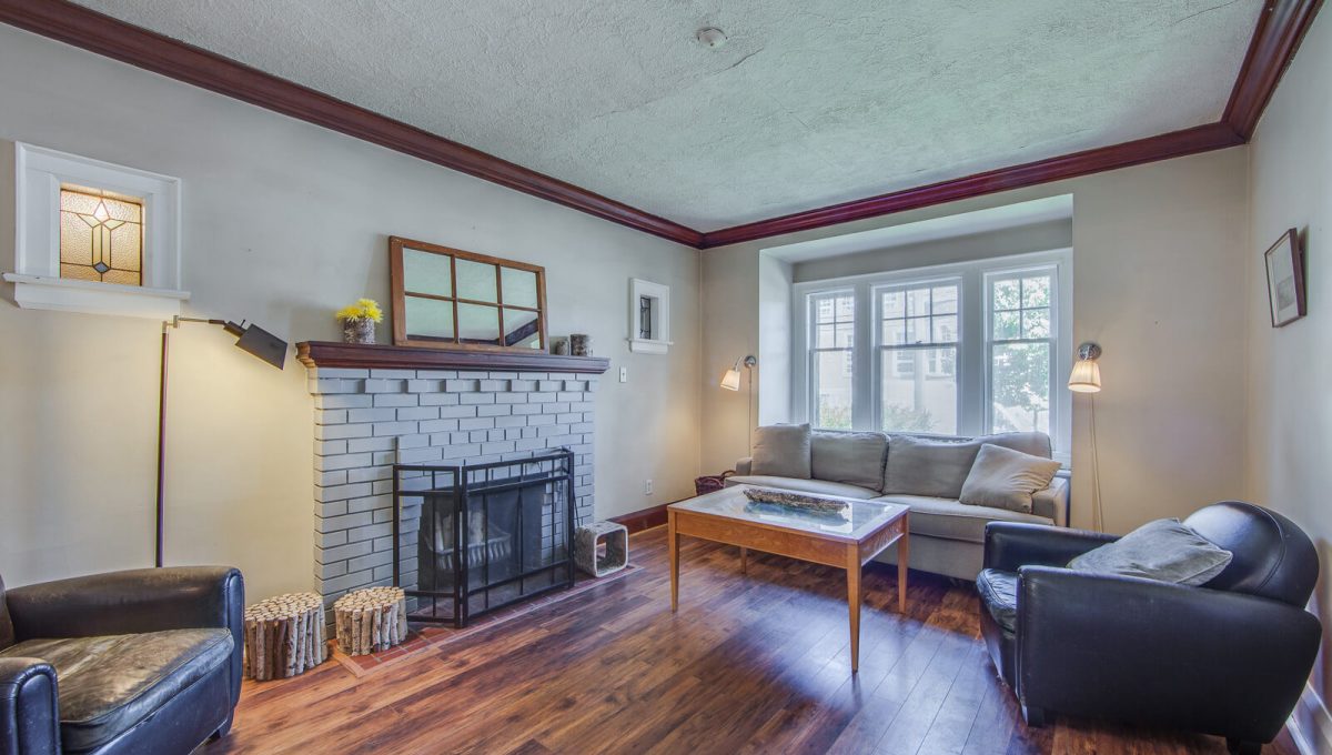 265 Brookdale Ave - Living room