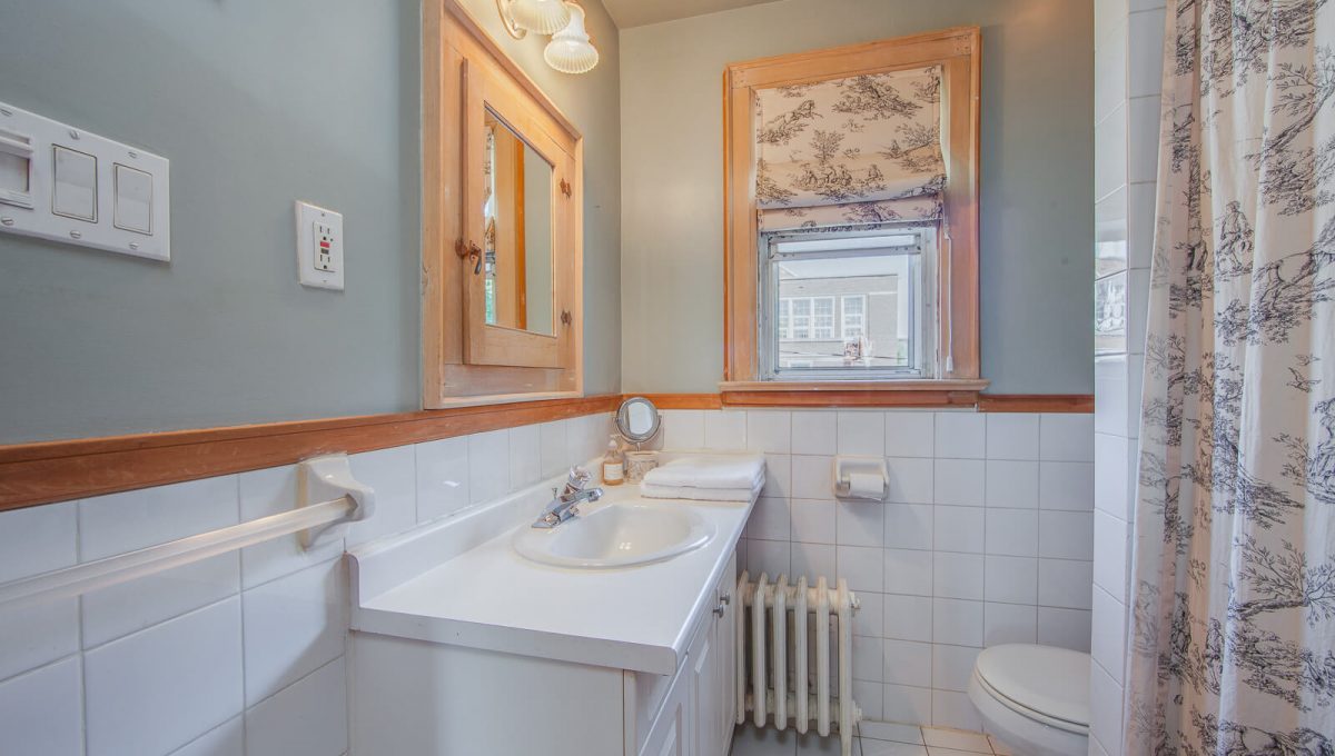 265 Brookdale Ave - Washroom