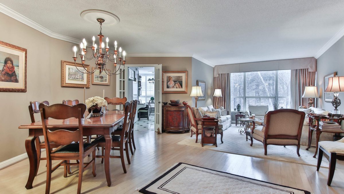 710 - 3800 Yonge St - Dining and living room area