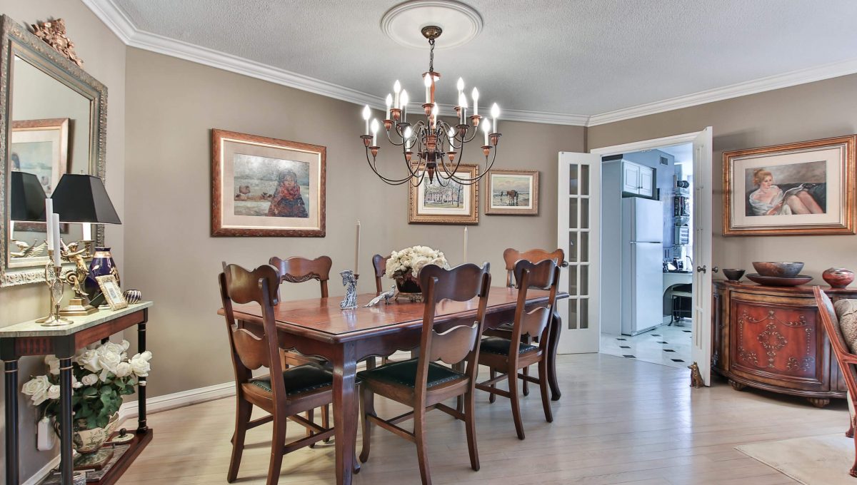 710 - 3800 Yonge St - Dining room