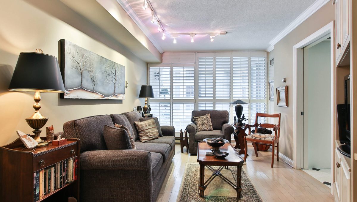 710 - 3800 Yonge St - Family room
