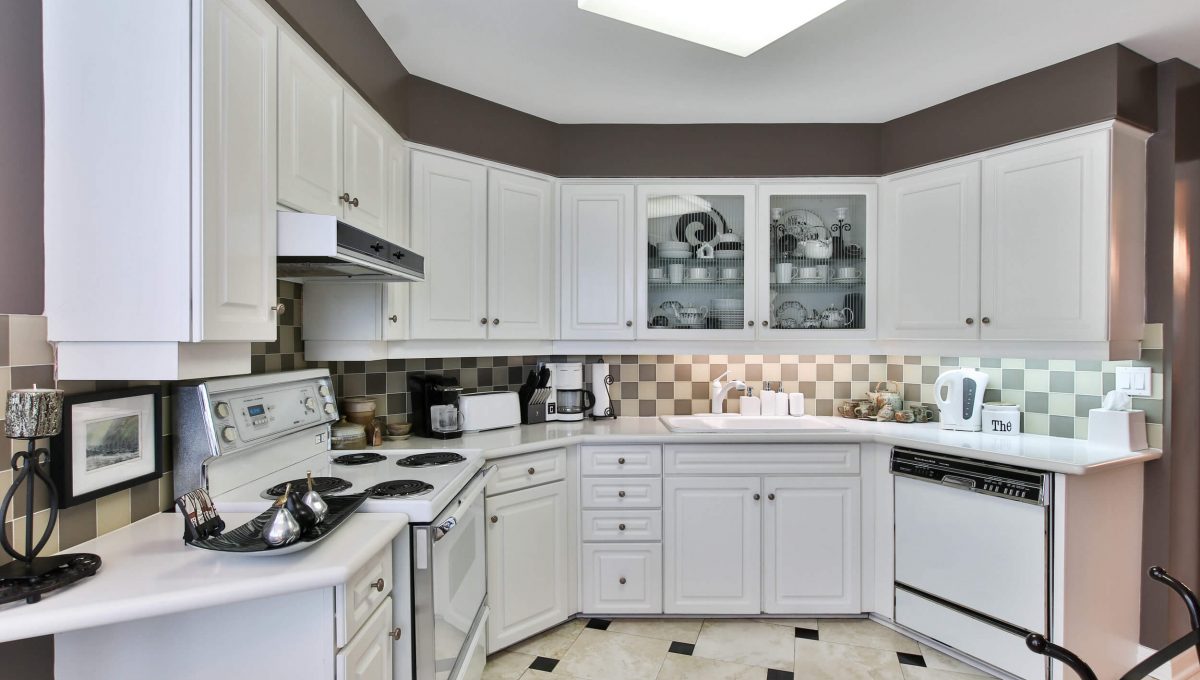 710 - 3800 Yonge St - Kitchen