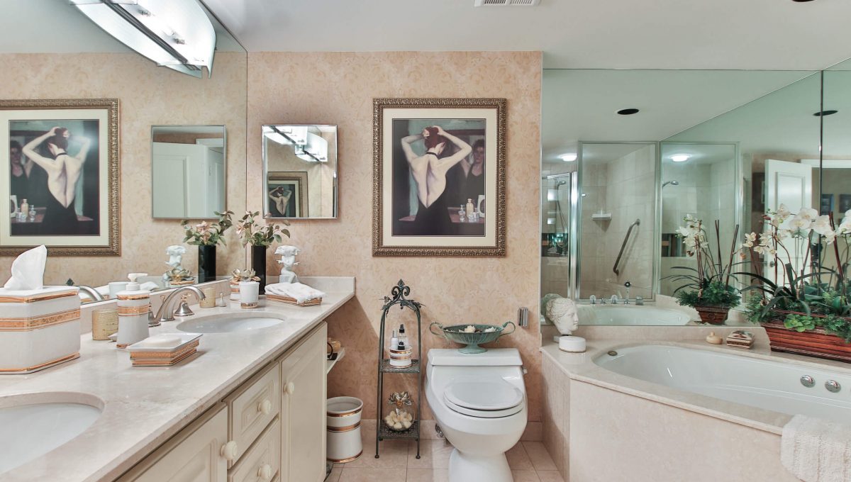 710 - 3800 Yonge St - Washroom