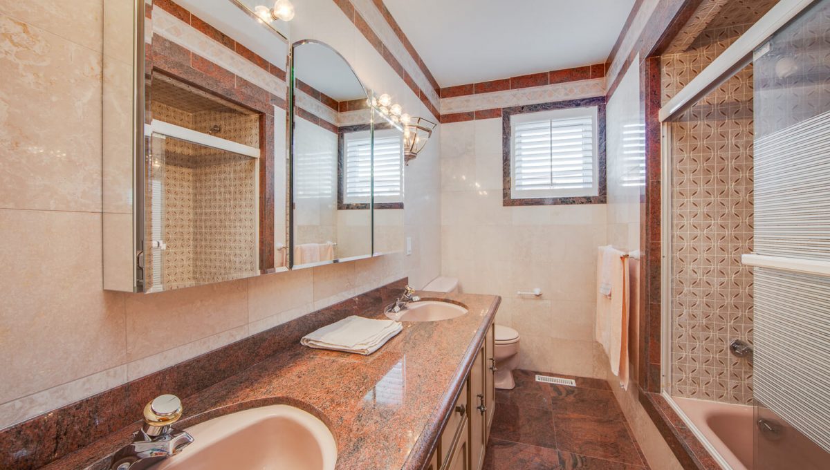 777 Cummer Ave - Bathroom