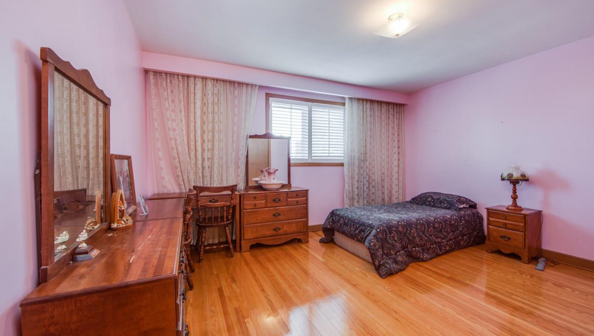 777 Cummer Ave - Bedroom