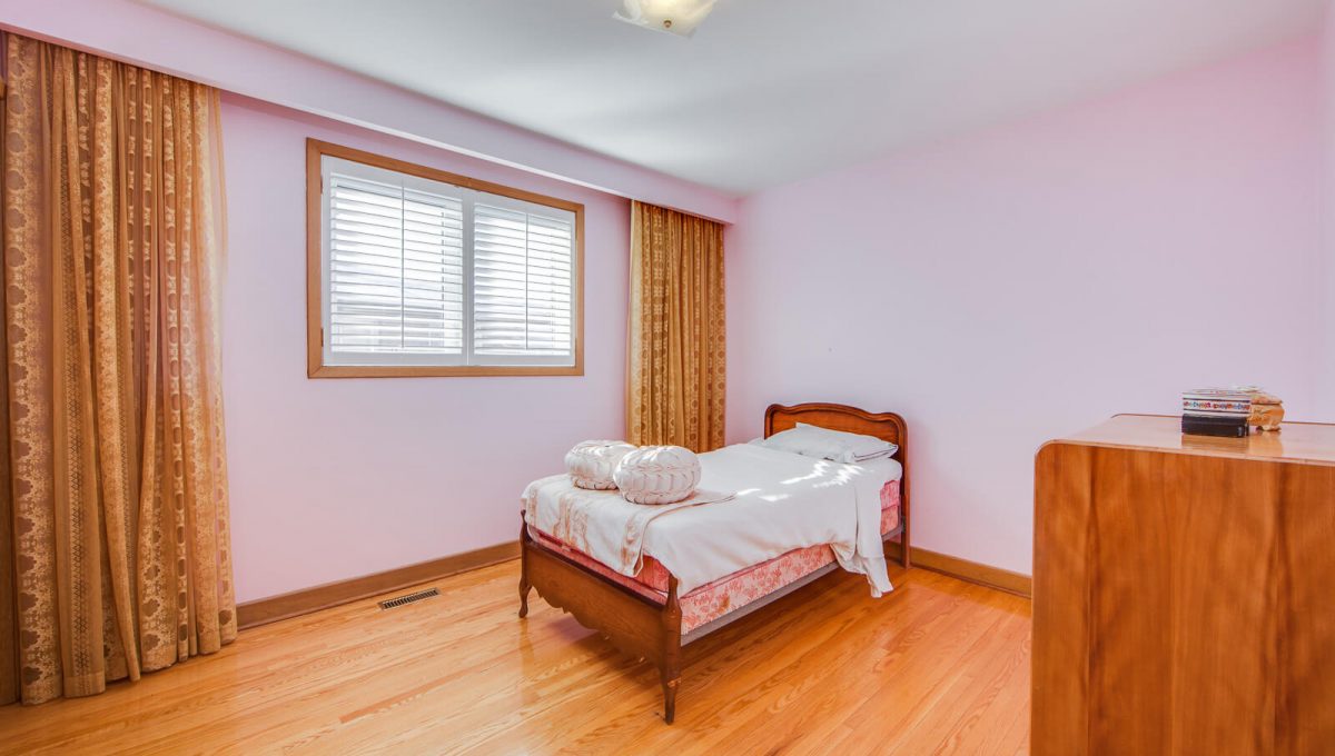 777 Cummer Ave - Bedroom