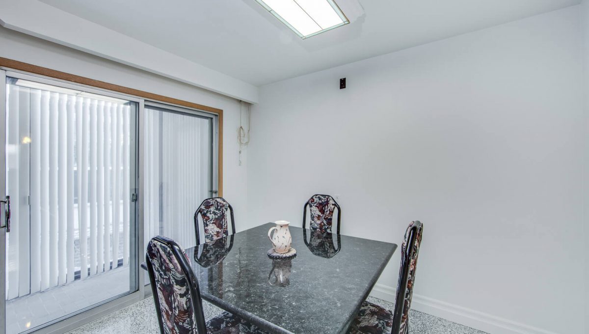 777 Cummer Ave - Dining room