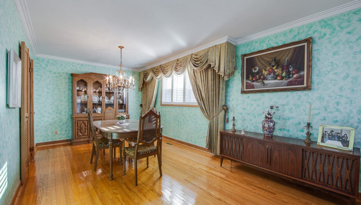 777 Cummer Ave - Dining room