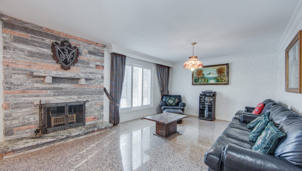 777 Cummer Ave - Family room